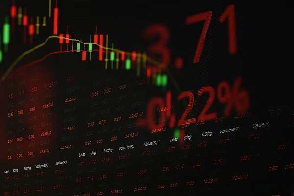 “股王”异动，腾讯重回5万亿港元！港股第三轮行情启动？港股互联网ETF连续10日吸金超8亿元